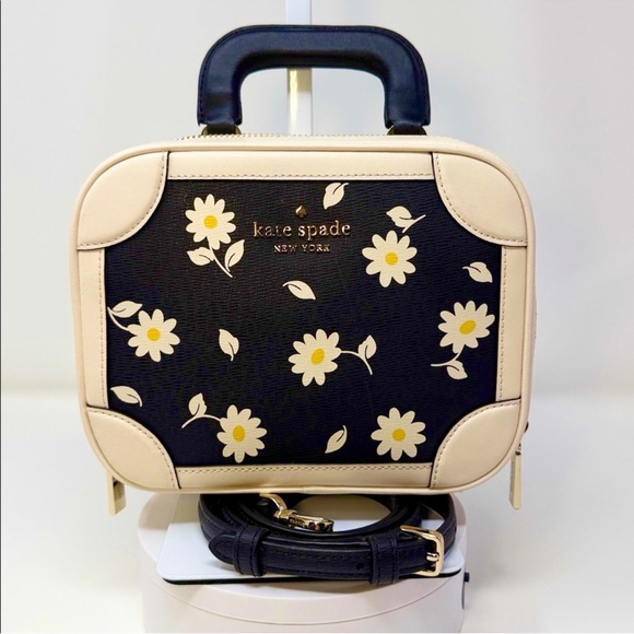 kate spade Handbags - Kate Spade Traveler Trunk Crossbody Bag in Daisy Floral Print